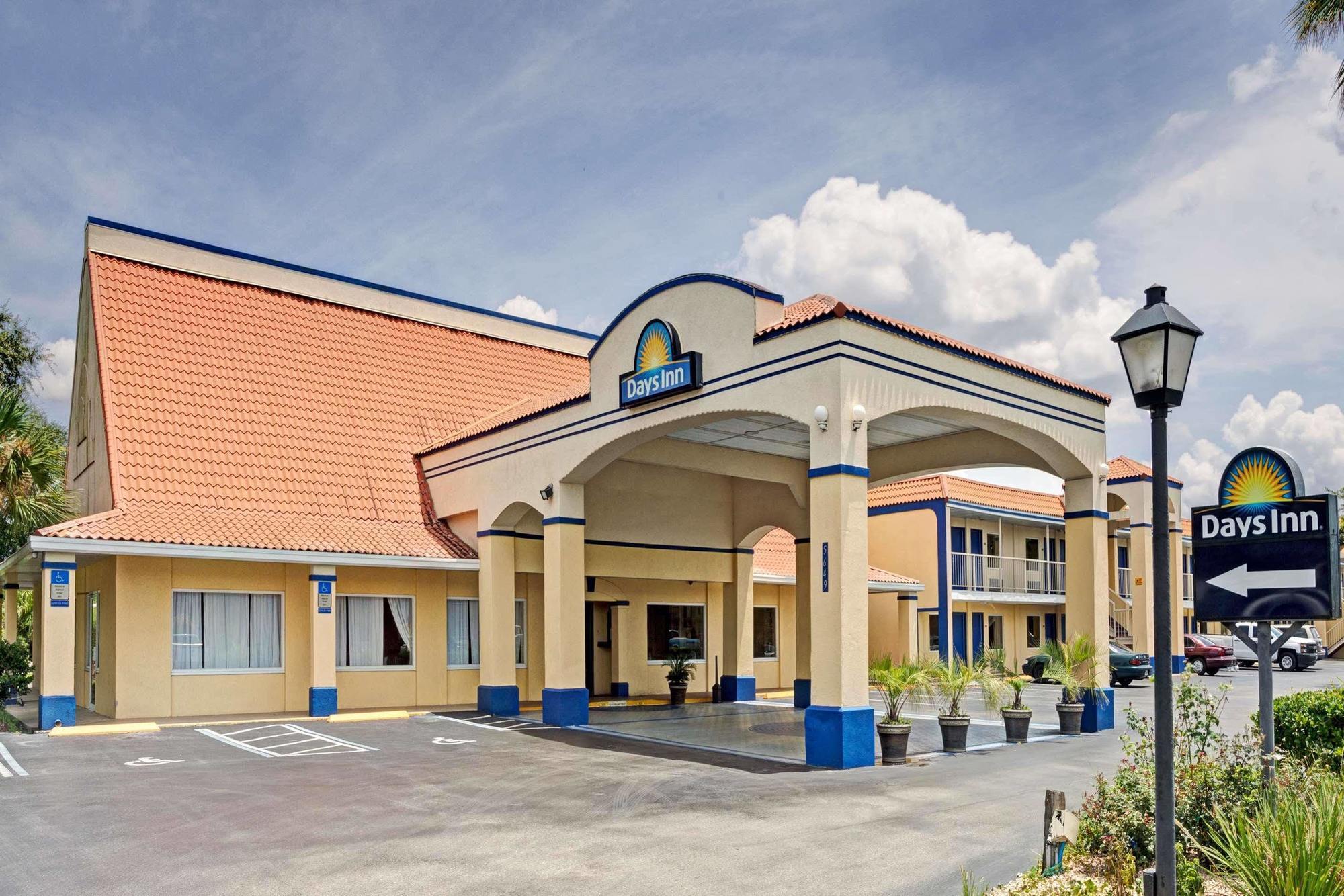 Days Inn By Wyndham Jacksonville South Memorial Hospital Exterior photo